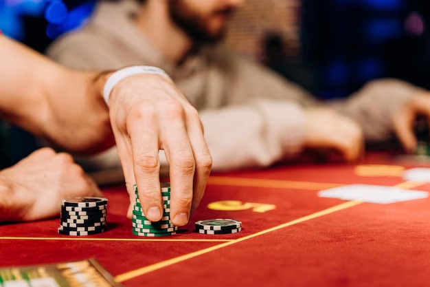 rolet303 slot mobile app interface showing live-dealer tables and sports betting options
